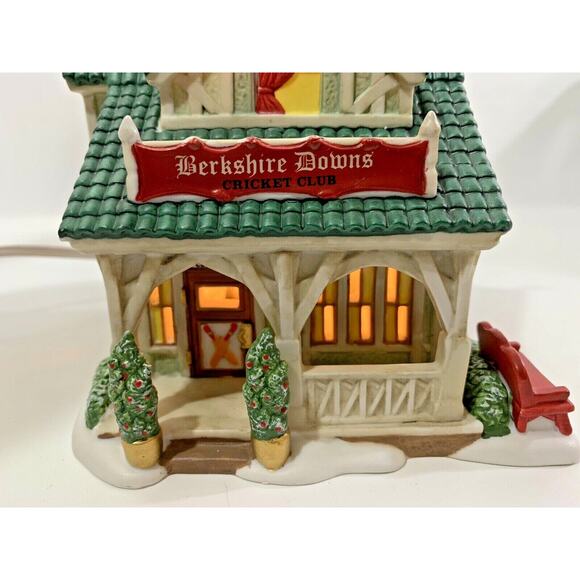 Dept 56 BERKSHIRE DOWNS CRICKET CLUB Light 2011 Dickens Village Series #4020186 - Picture 6 of 11